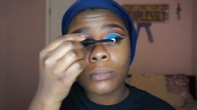 HOLIDAY SLEIGH: BLUE DOUBLE CUT CREASE + RED LIP! смотреть онлайн