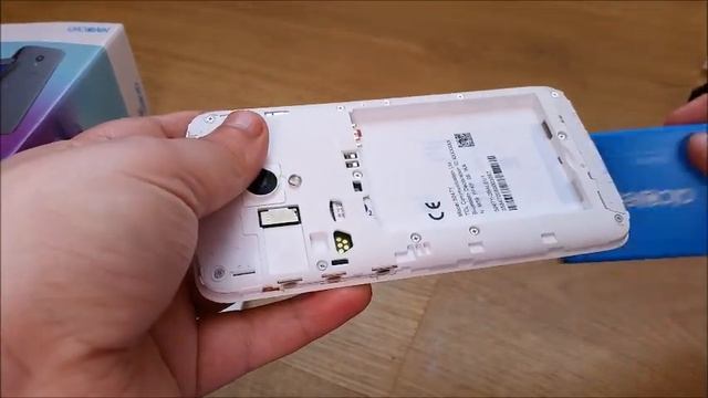 Unboxing an Alcatel U5 HD Android smartphone... смотреть онлайн