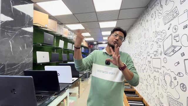 Second hand laptops Only 3000/- NehruPlace Laptop Market | MacBook Pro Only12000 /-😱😱 смотреть онлайн