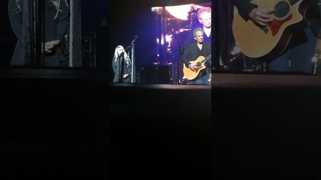 Fleetwood Mac - "Landslide" Live at TD Garden Boston 10/10/14 - Stevie Nicks & Lindsey Buckingham смотреть онлайн