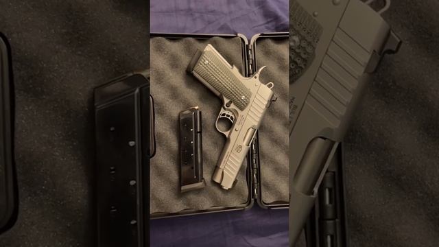 Bul Armory 1911 Commander смотреть онлайн