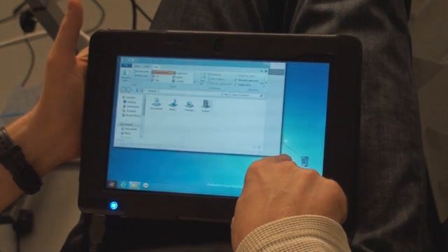 Windows 8 on a Tablet PC hand-on review: Acer W500 running Windows 8 смотреть онлайн
