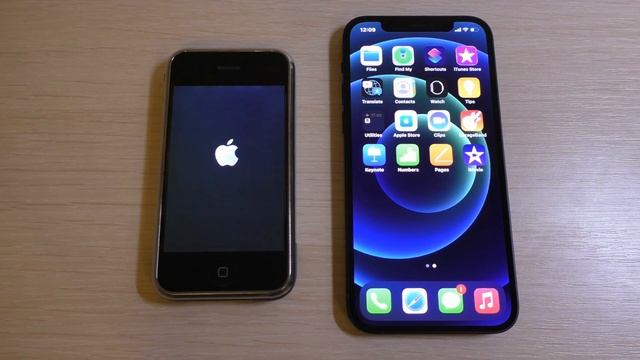Apple iPhone 2g vs iPhone 12 iOS Bootanimation смотреть онлайн