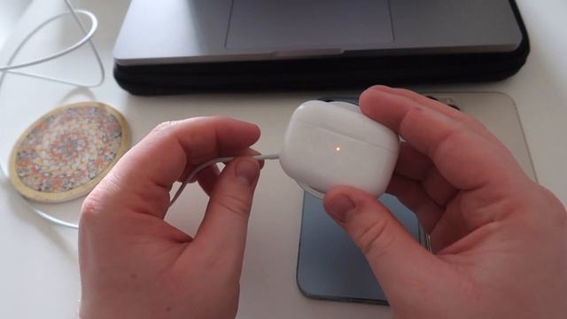 Apple MagSafe Charger Unboxing and Demo смотреть онлайн