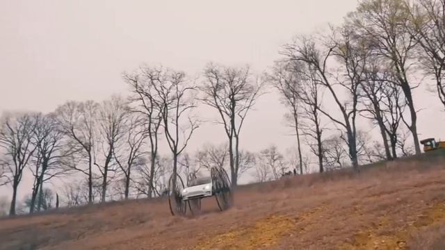 Умелец из Америки приделал к Тесле металлические калеса. | ИЗОБРЕТЕНИЕ ВЕКА! смотреть онлайн