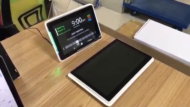Poe Android tablet pc with LED bar designed as conference meeting room schedule display смотреть онлайн