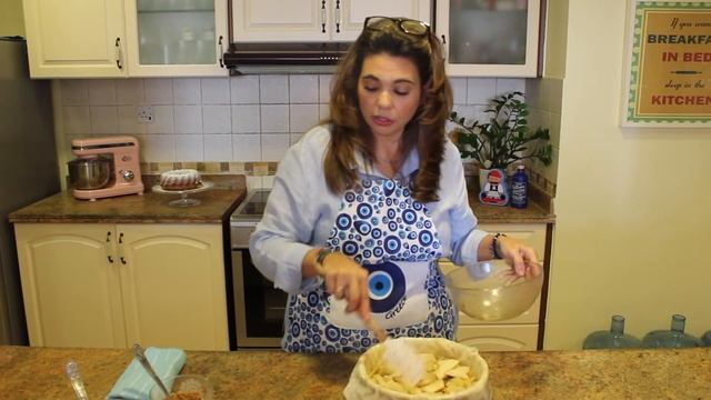 Nina's Greek Apple Pie (Milopita) |Nina In The Kitchen смотреть онлайн