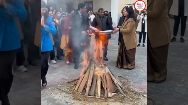 🌟 #HappyLohri #2024 #celebrationtime #HarvestFestival #TraditionalJoys #LohriCelebrations смотреть онлайн