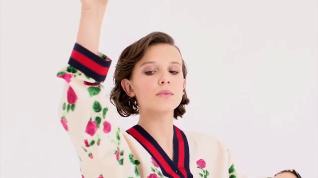 Milli Bobbu Brown advertise GUCCI Милли Бобби Браун рекламирует Гуччи смотреть онлайн