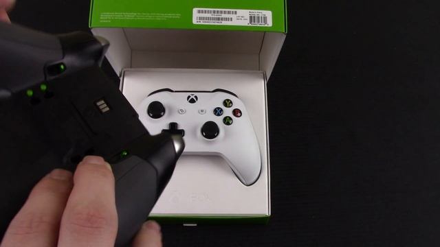 Unboxing - Xbox One S White Controller смотреть онлайн