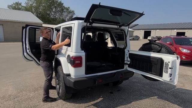 2021 Jeep Wrangler Sahara смотреть онлайн