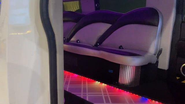 AOLimo Stretch White Hummer смотреть онлайн