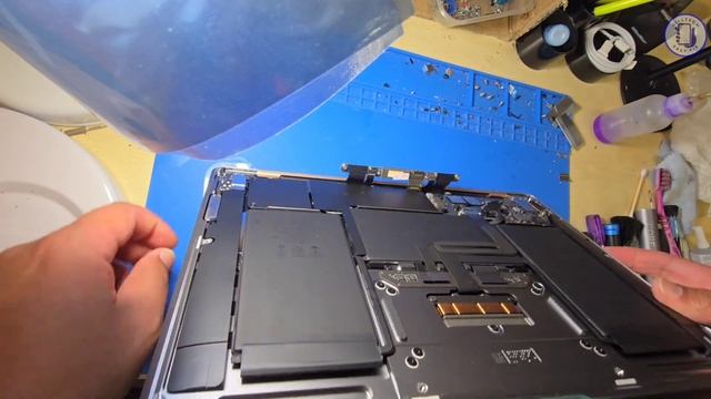 Macbook Pro A2337 Screen replacement смотреть онлайн