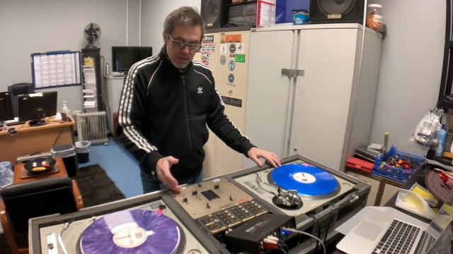 Virtual DJ, Serato SL4, Technics SL1200mk11, and real Vinyl Records. смотреть онлайн