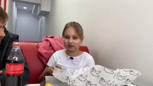 VLOG Как УЧИТСЯ АЛИСА? Показываем оценки / Подарила Лёше наушники