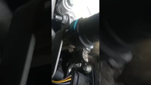 Land rover oil leak back of the head.(1) смотреть онлайн