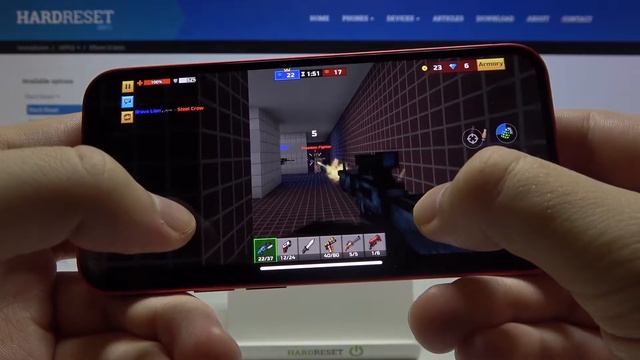 Pixel Gun 3D on iPhone 12 Mini – Pixel Gun 3D Game Test смотреть онлайн