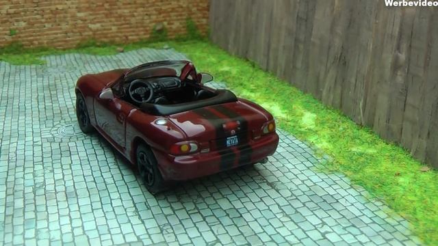 Vorstellung Johnny Lightning 1999 Mazda MX-5 Miata 1:64 смотреть онлайн