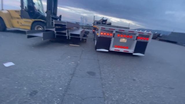 Mission … get Mac 48’ spread axle flat bed up to the polisher смотреть онлайн