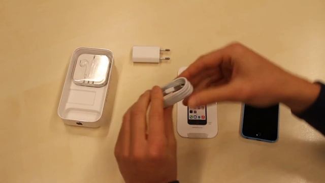 Apple iPhone 5C Unboxing video - GSMpedia.nl (Dutch) смотреть онлайн