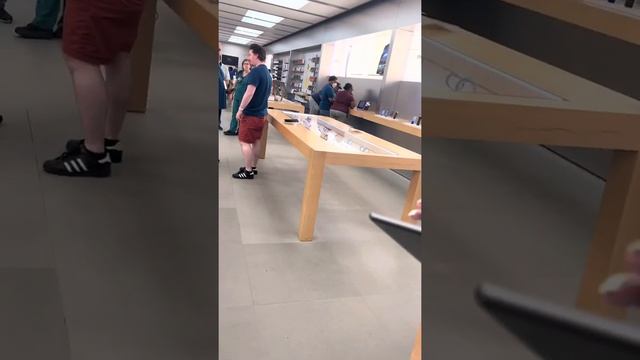 Đi trade iphone 13 để mua iphone 14. смотреть онлайн