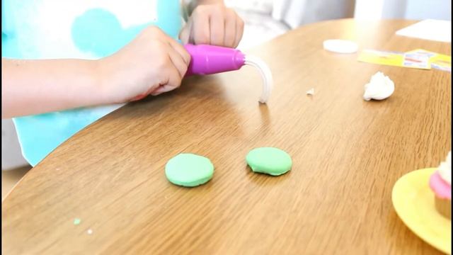 Play doh Kitchen Creations toy with Mac 5 family! Kid videos! смотреть онлайн