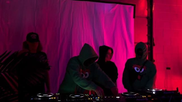 OSCAR DUBZ (with Mile32 x RojaDubs x TRMdubs) (Full Set) (Real Riddim Hours Afters Denver 2024) смотреть онлайн