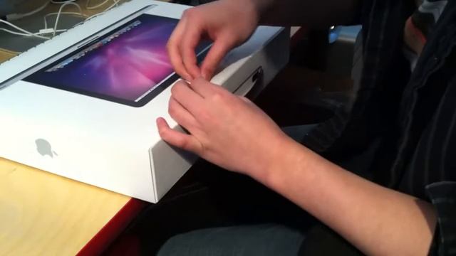 Jeff unpacks his new macbook pro quad core 15" on Justin Bieber's birthday смотреть онлайн