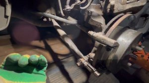 Замена задних тормозных колодок. Land Rover Freelander2 1-й рестайл 2011 год.