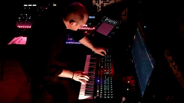 Fluid - An Off-Grid Challenge (Torso T-1, MC-707, Typhon, MicroFreak, System-8, TR-8S) смотреть онлайн