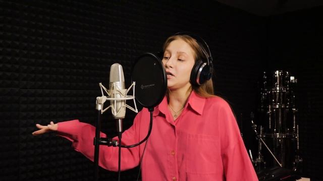 Adele - Rolling in the Deep (vocal cover by Anastasia Kravtsova) смотреть онлайн