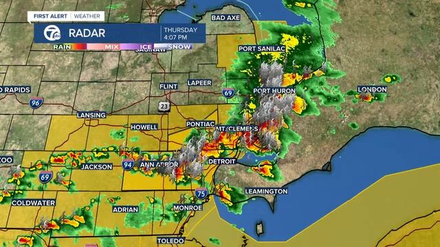 Live radar shows storms moving through Detroit смотреть онлайн