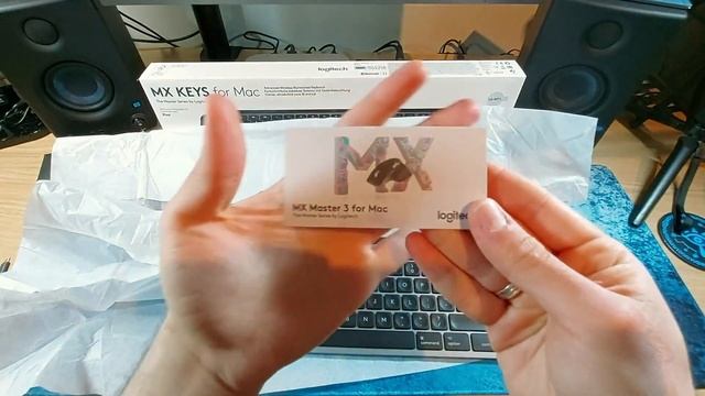 Logitech MX Keys for Mac Unboxing! смотреть онлайн