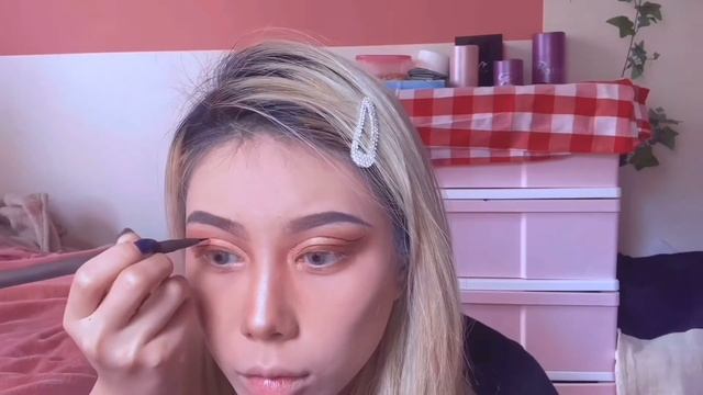 Turning myself into a BRATZ DOLL/ makeup tutorial/ 인형으로 변신 가능??😳💕 смотреть онлайн