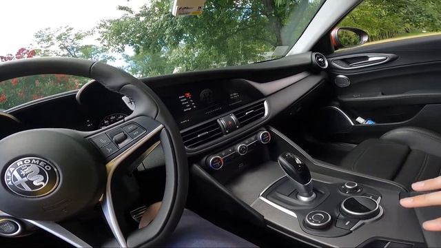 A quick review of a 2019 Alfa Romeo Giulia смотреть онлайн