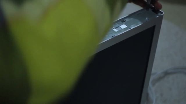 How To - Disassemble An Apple Cinema Display (23") смотреть онлайн