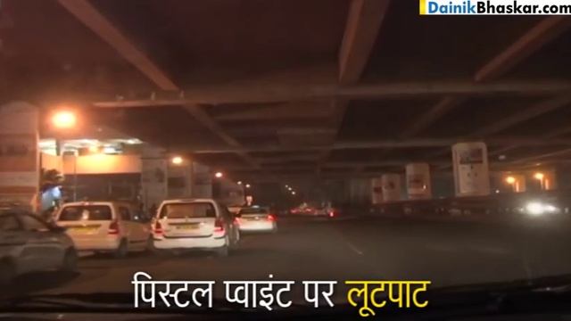 Two Youth Attempt to Rape Lady Bouncers in a Moving Cab смотреть онлайн