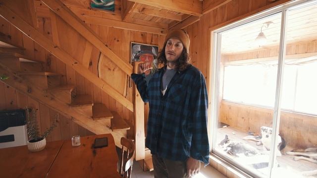Man Living Off-Grid in his Cabin Since 4 Years смотреть онлайн