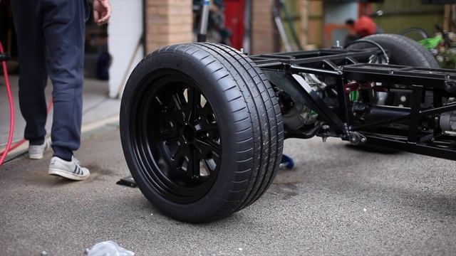 Fitting Halibrand wheels to my Cobra смотреть онлайн