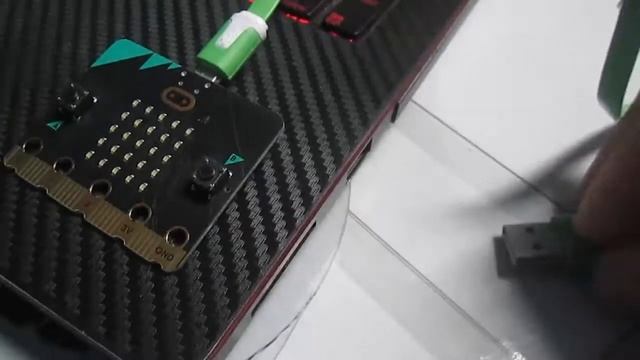Visualisasi Data Micro:bit v2 dengan Arduino Serial Plotter смотреть онлайн