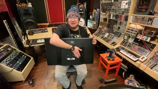 Apple Mac Pro Rack, Cable Spaghetti & Studio Hacks! смотреть онлайн