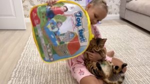 ВЛОГ Купили ДОМИК для кошки СИНДИ ! Какую одежду выбирает себе АЛИСА ! Мили Ванили