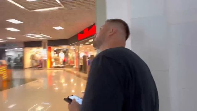 ВЛОГ Едем в Новороссийск выбирать ПОДАРОК для Димы на день рождения ! Алиса красит ЯЙЦА ! смотреть онлайн