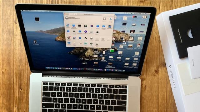 MacBook Pro 15” - The One With The Glowing Apple Logo смотреть онлайн
