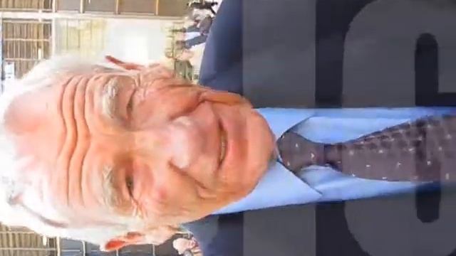 MANCHESTER CITY LEGEND BERT TRAUTMANN SIGNING AUTOGRAPHS FOR *STAR*SIGNINGS