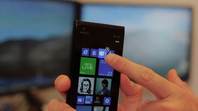 Hands on with the new Windows Phone 7.8 Start Screen смотреть онлайн