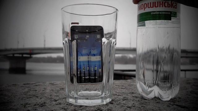 SE Xperia Active - испытание водой смотреть онлайн