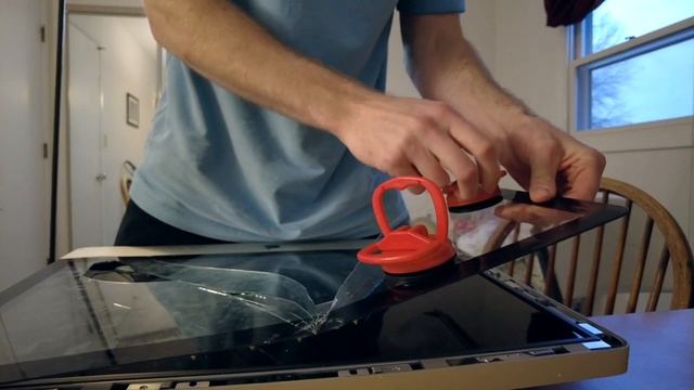 Cracked iMac? How to replace glass screen in 1 minute // 21.5" iMac, 2009, 2010, 2011 смотреть онлайн