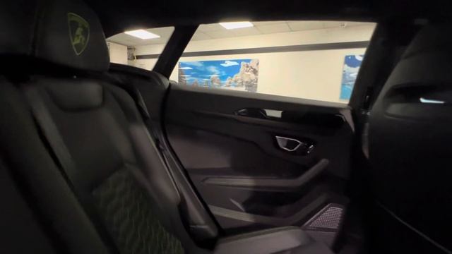 LAMBORGHINI URUS 4.0 V8 AUTO 650 BHP смотреть онлайн