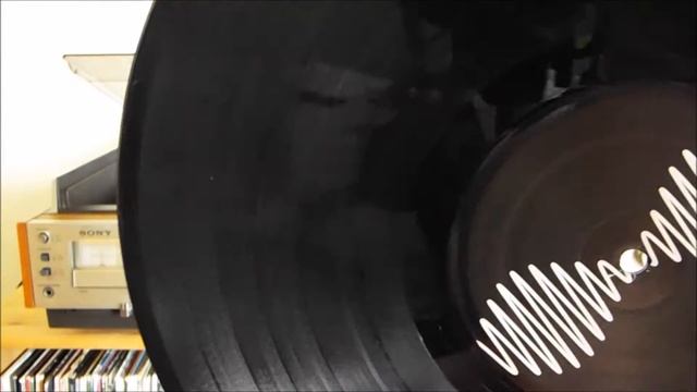 A look at AM The Arctic Monkeys (VINYL) смотреть онлайн